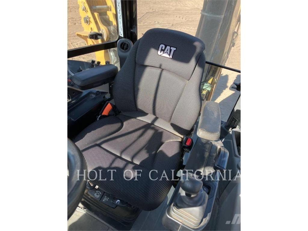 CAT 440 Baggerlader