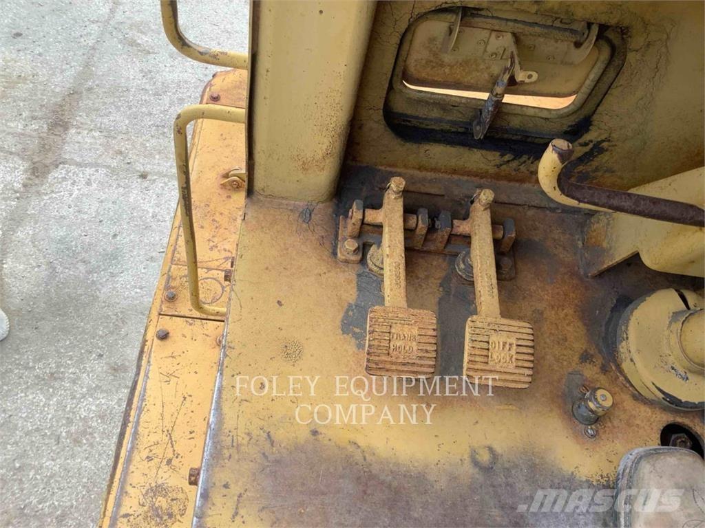 CAT 631D Schaber