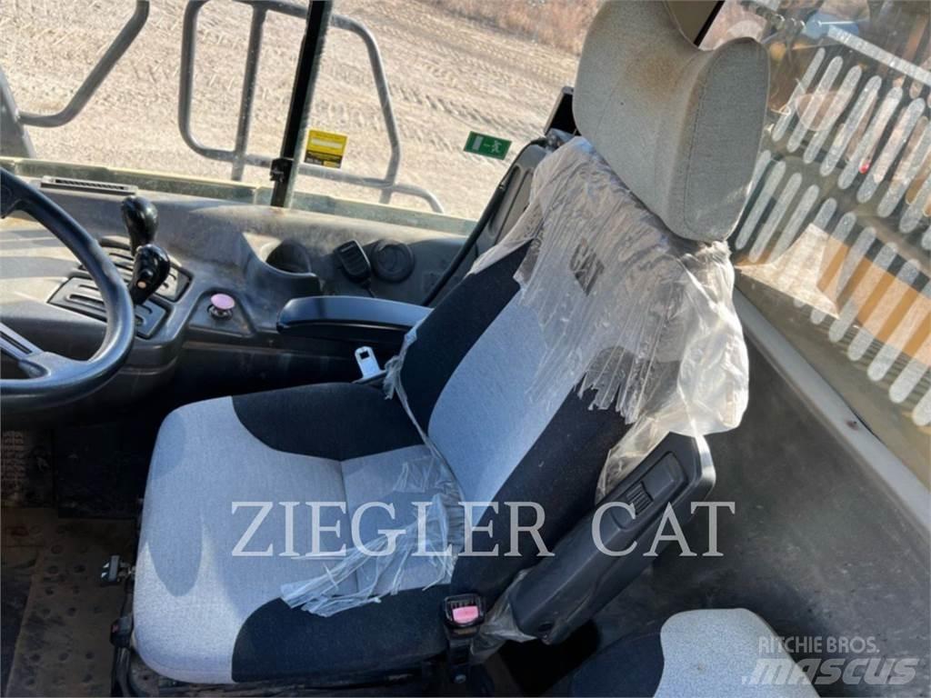 CAT 725 Dumper - Knickgelenk