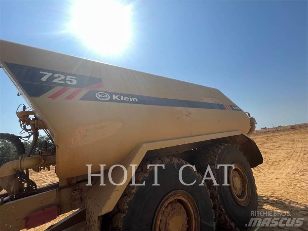CAT 725 Dumper - Knickgelenk