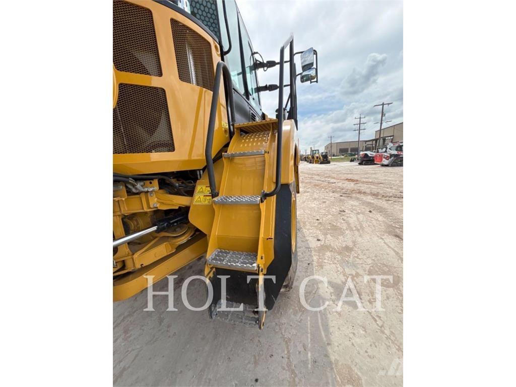 CAT 725 Dumper - Knickgelenk