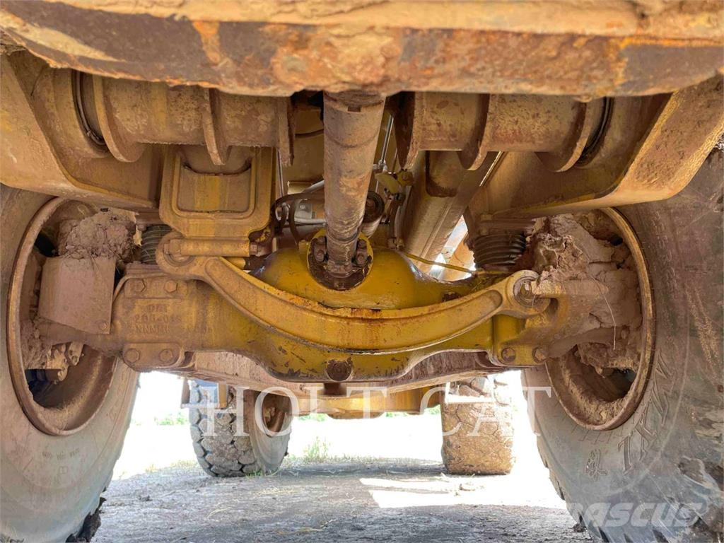 CAT 725 Dumper - Knickgelenk