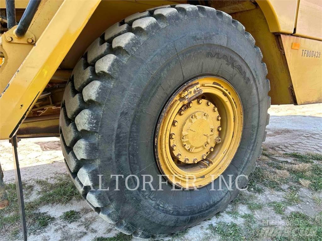 CAT 725C Dumper - Knickgelenk