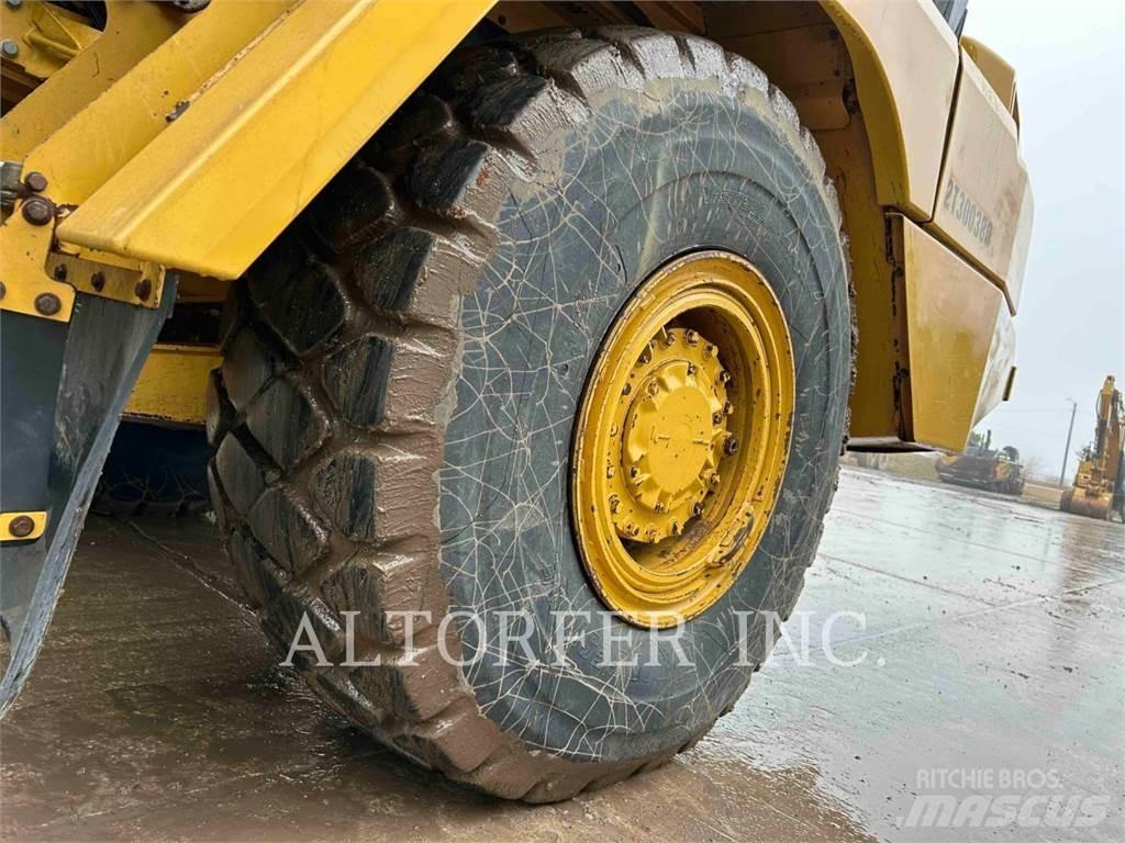 CAT 725C2 Dumper - Knickgelenk