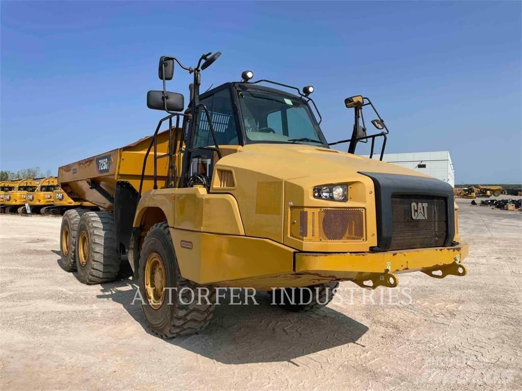 CAT 725C2 Dumper - Knickgelenk