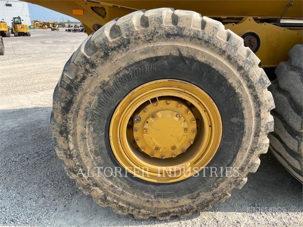 CAT 725C2 Dumper - Knickgelenk