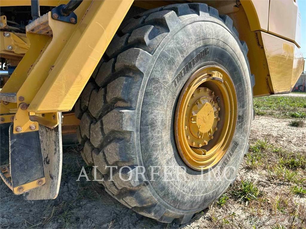 CAT 725C2 Dumper - Knickgelenk