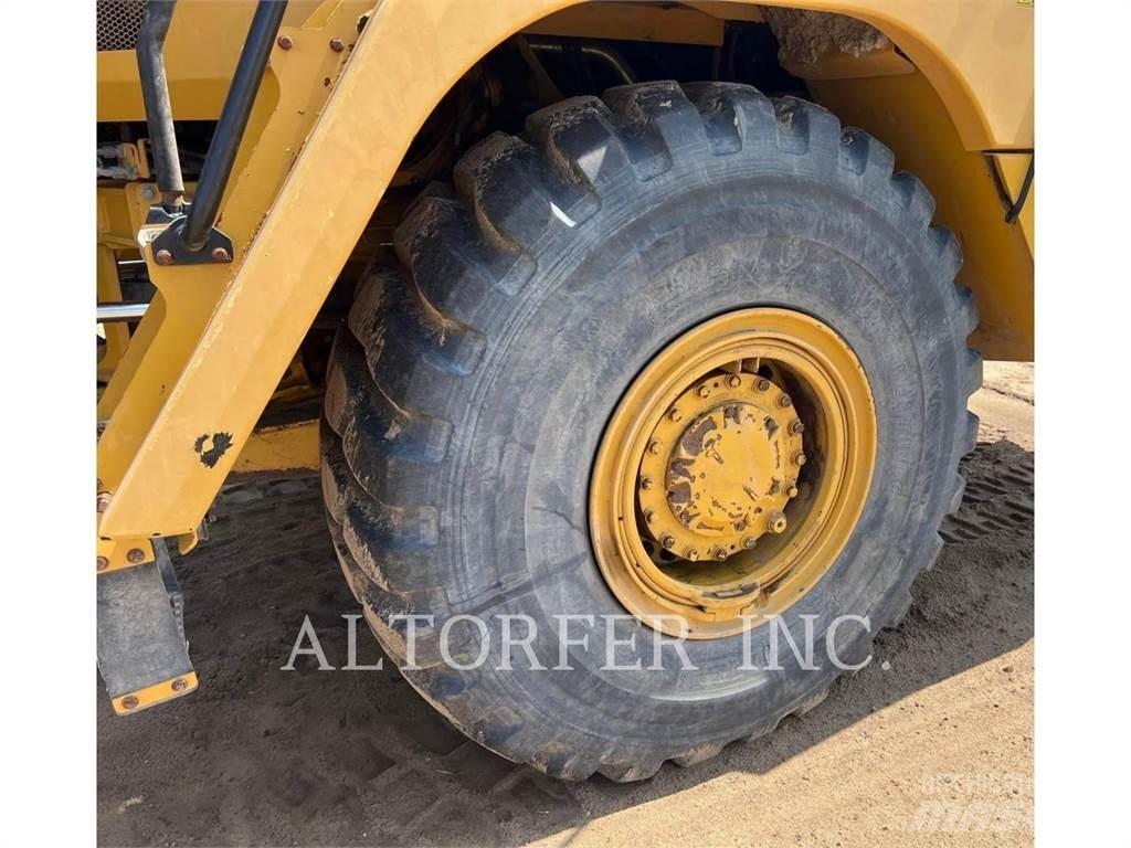 CAT 725C2 Dumper - Knickgelenk