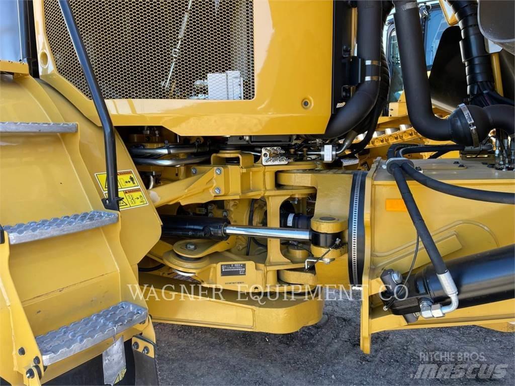 CAT 730 Dumper - Knickgelenk
