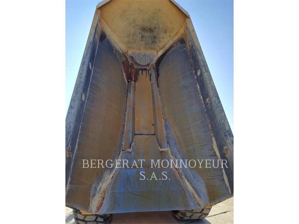 CAT 730 Dumper - Knickgelenk