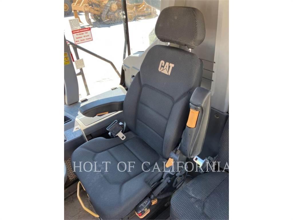 CAT 730 Dumper - Knickgelenk