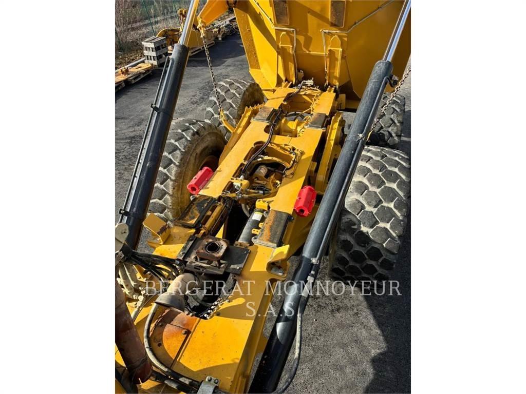 CAT 730 Dumper - Knickgelenk