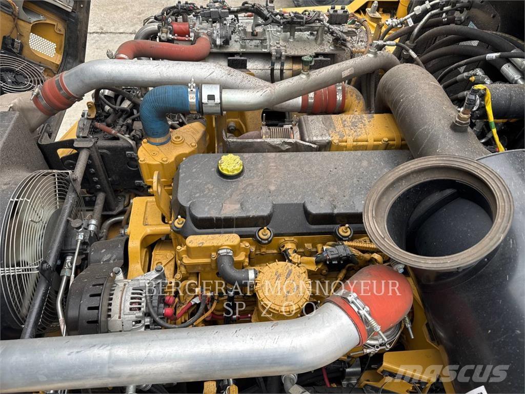 CAT 730 Dumper - Knickgelenk