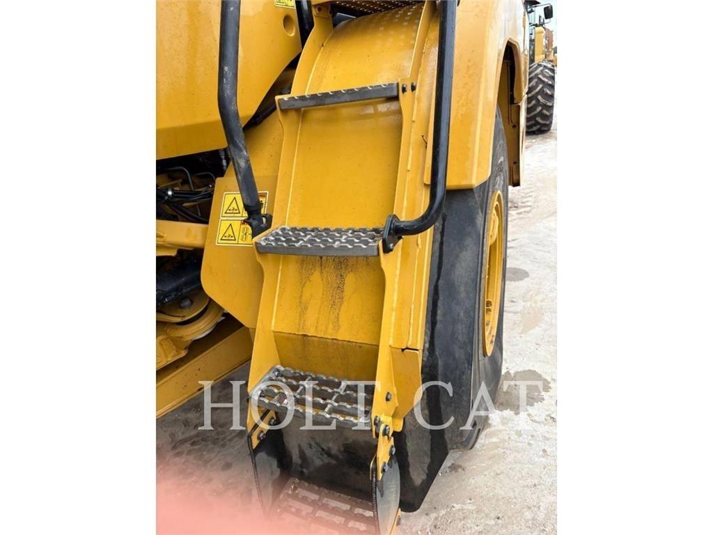 CAT 730 Dumper - Knickgelenk