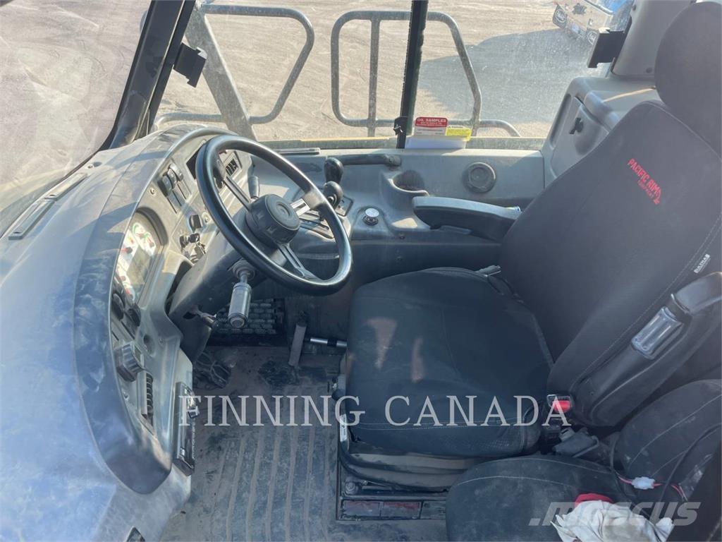 CAT 730 Dumper - Knickgelenk