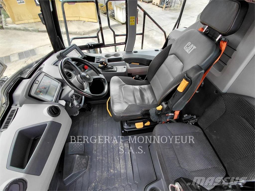 CAT 730 Dumper - Knickgelenk