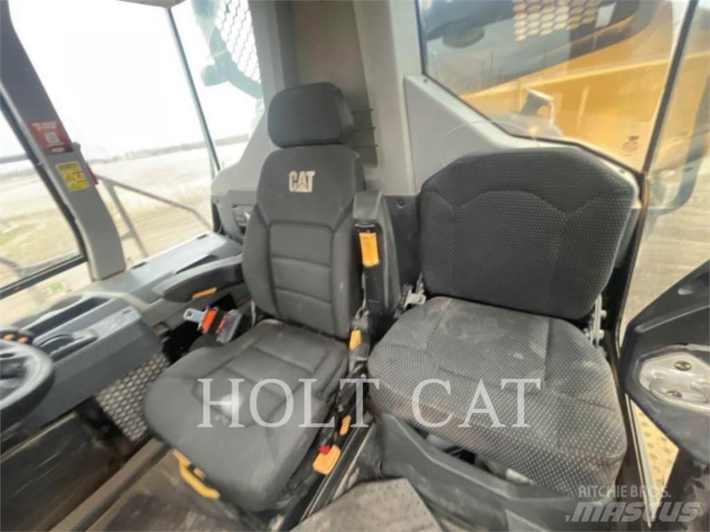 CAT 730 Dumper - Knickgelenk