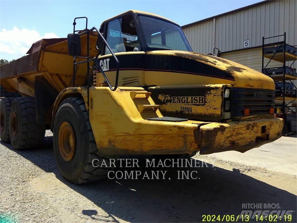 CAT 740 Dumper - Knickgelenk