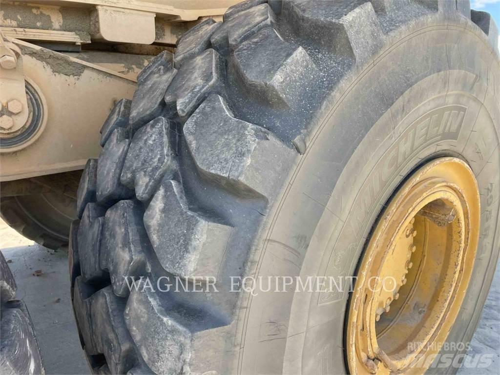 CAT 740 Dumper - Knickgelenk