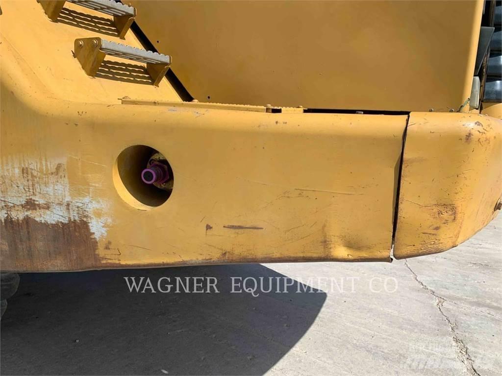 CAT 740 Dumper - Knickgelenk