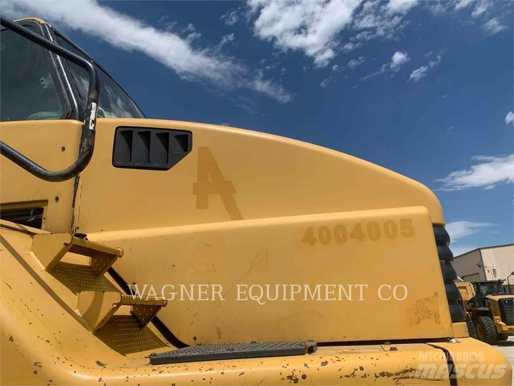 CAT 740 Dumper - Knickgelenk