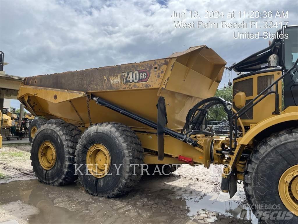 CAT 740 Dumper - Knickgelenk