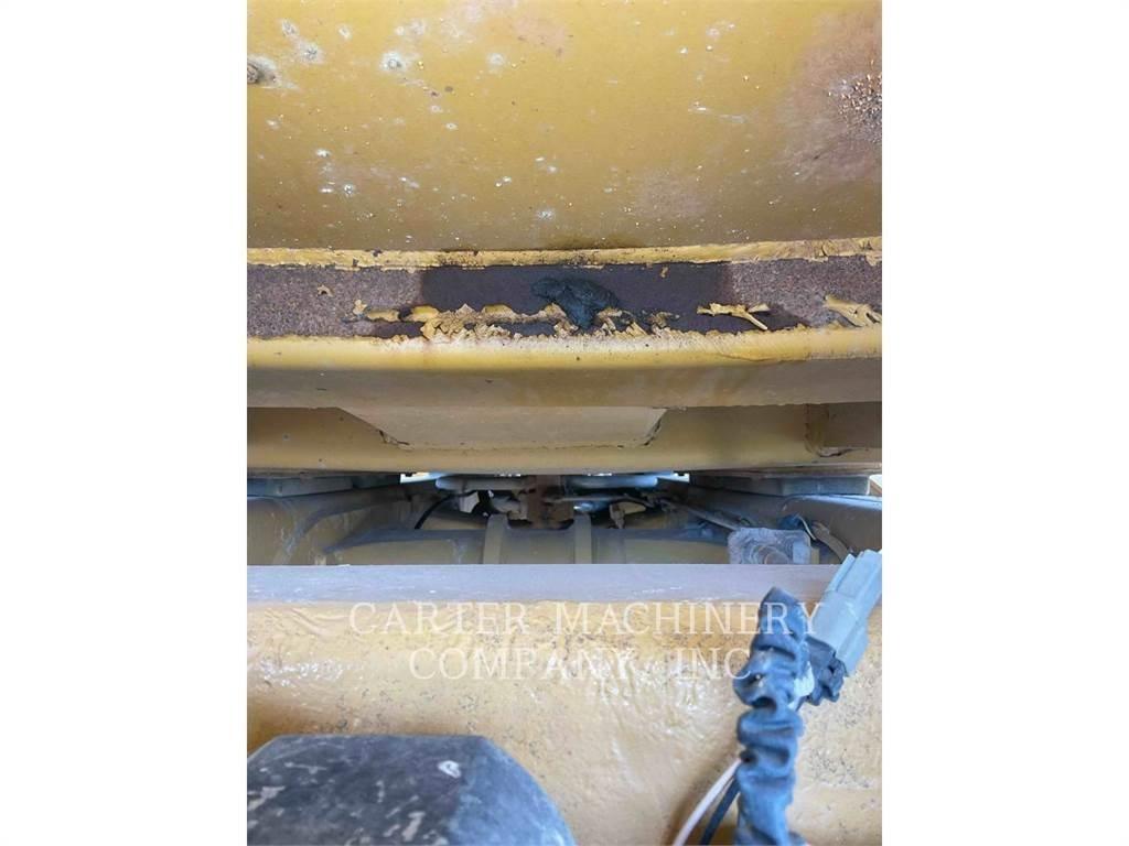 CAT 740 Dumper - Knickgelenk