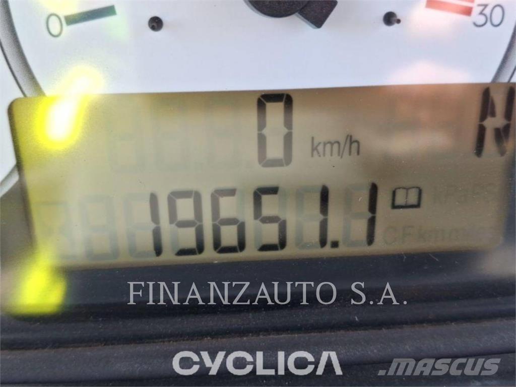 CAT 740 Dumper - Knickgelenk