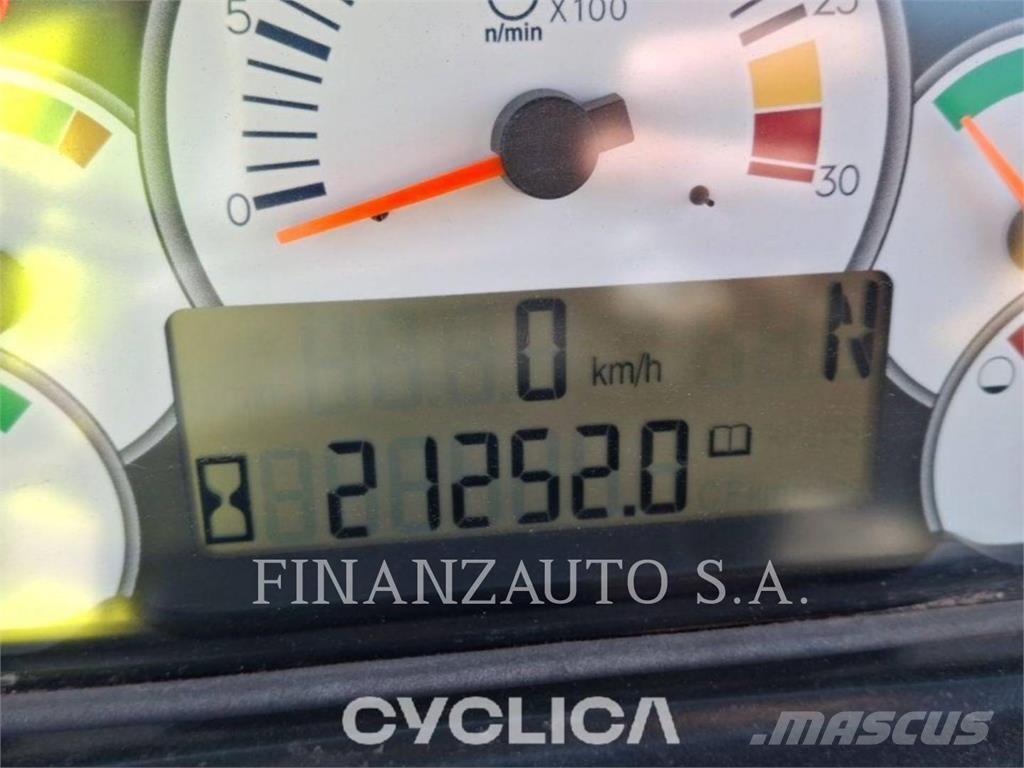 CAT 740 Dumper - Knickgelenk