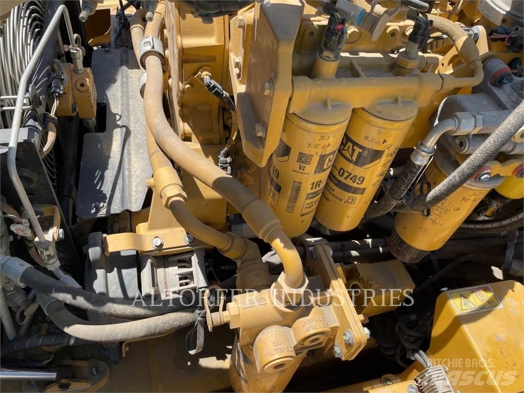 CAT 740B Dumper - Knickgelenk