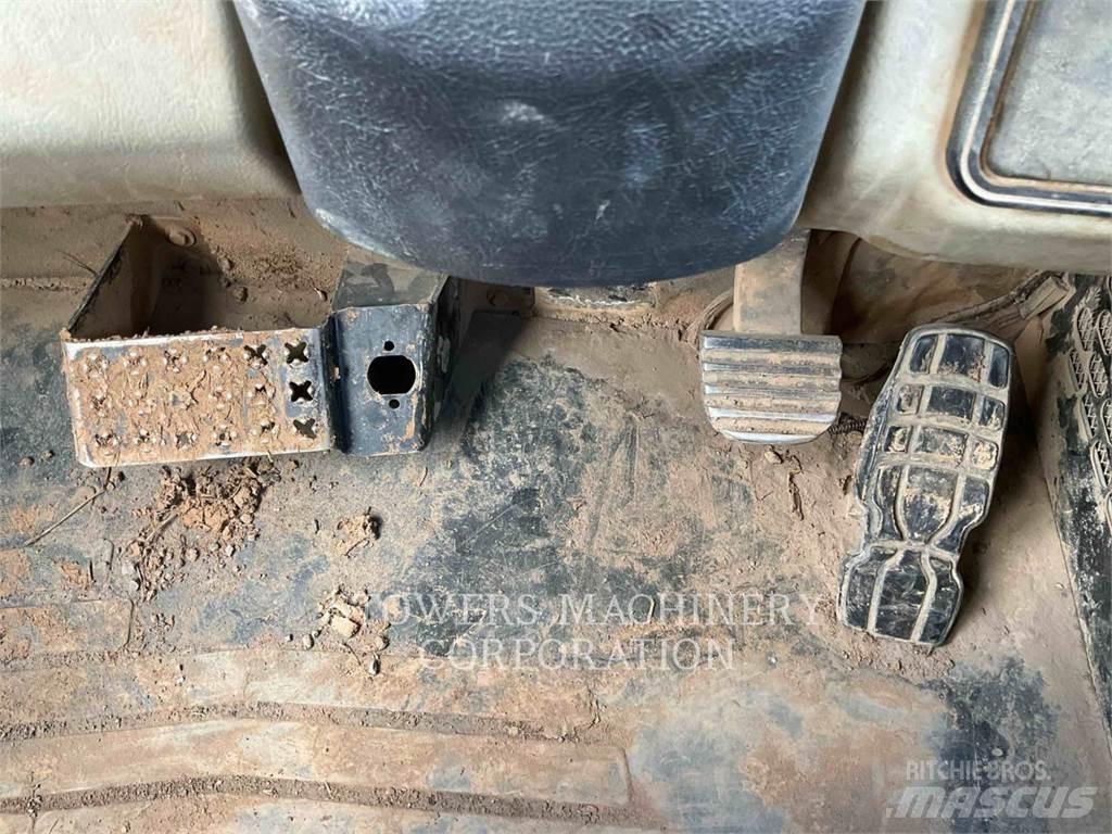 CAT 740B Dumper - Knickgelenk