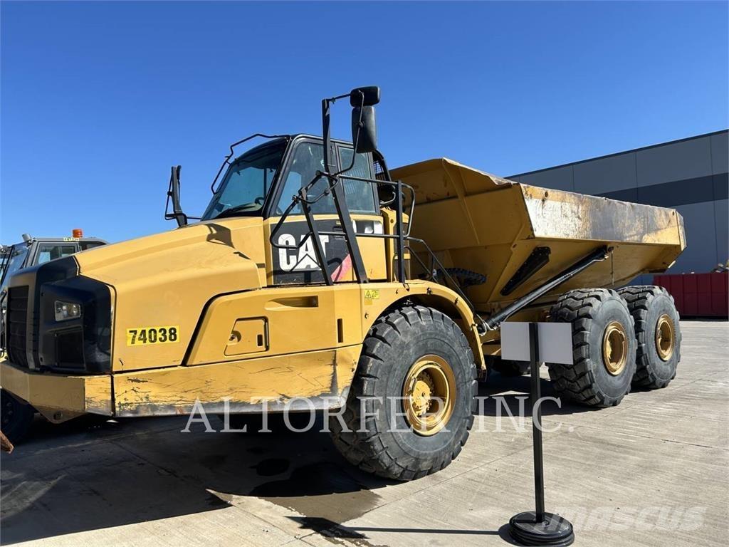 CAT 740B Dumper - Knickgelenk