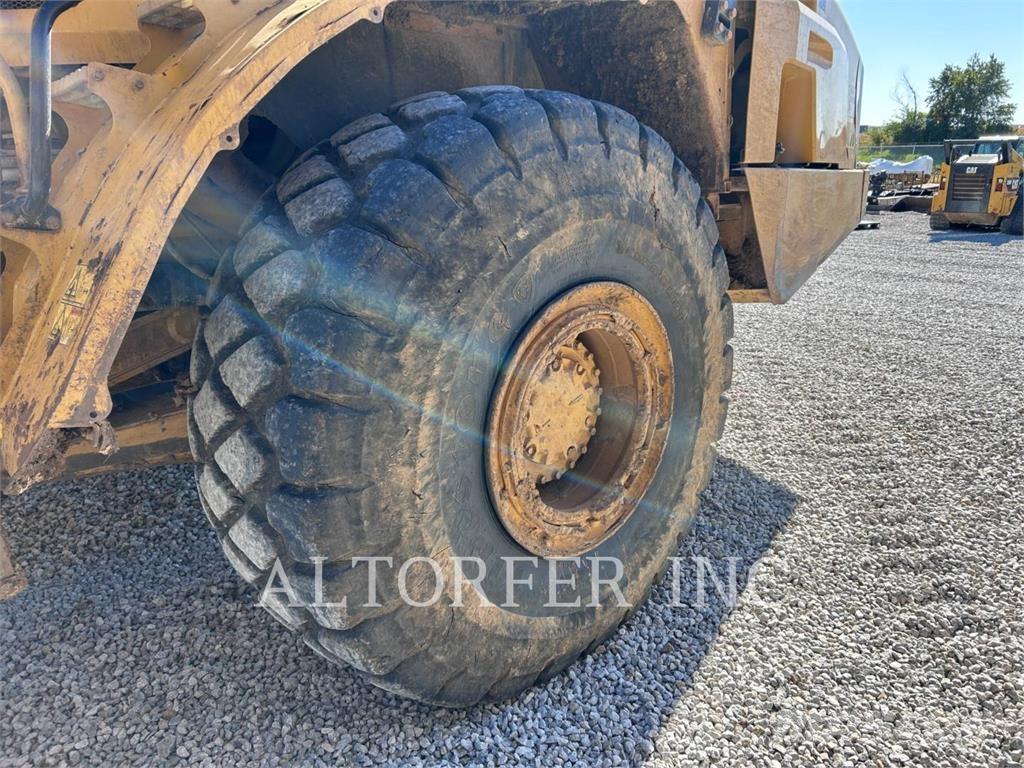CAT 740B Dumper - Knickgelenk