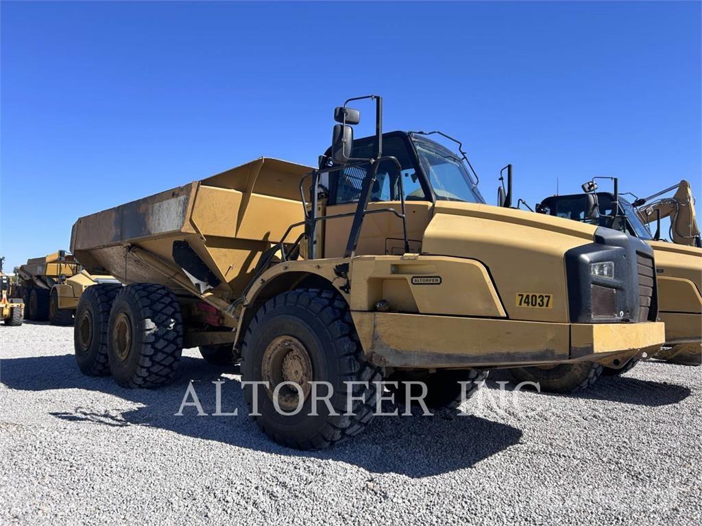 CAT 740B Dumper - Knickgelenk