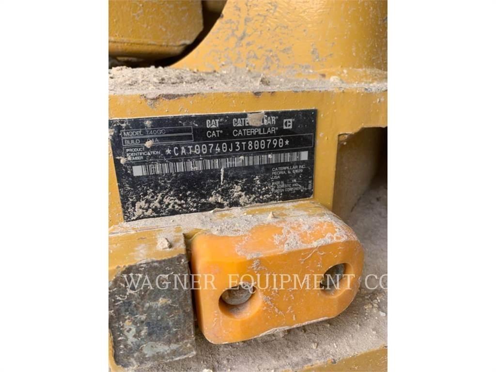 CAT 740GC Dumper - Knickgelenk