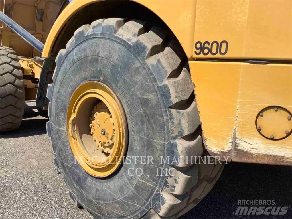 CAT 740GC Dumper - Knickgelenk