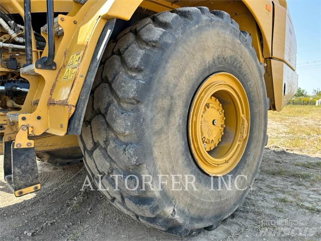 CAT 745 Dumper - Knickgelenk