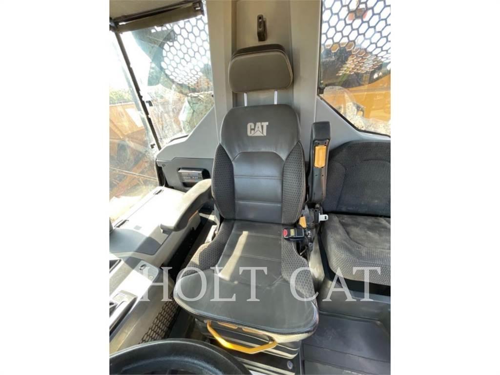 CAT 745 Dumper - Knickgelenk