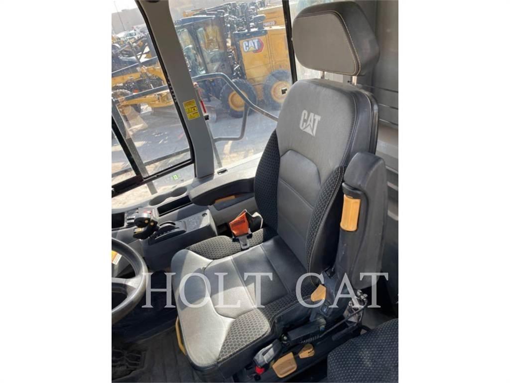 CAT 745 Dumper - Knickgelenk