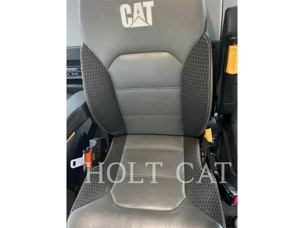 CAT 745 Dumper - Knickgelenk