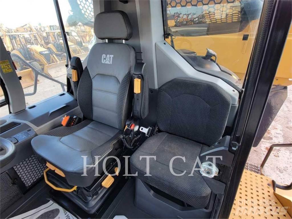 CAT 745 Dumper - Knickgelenk