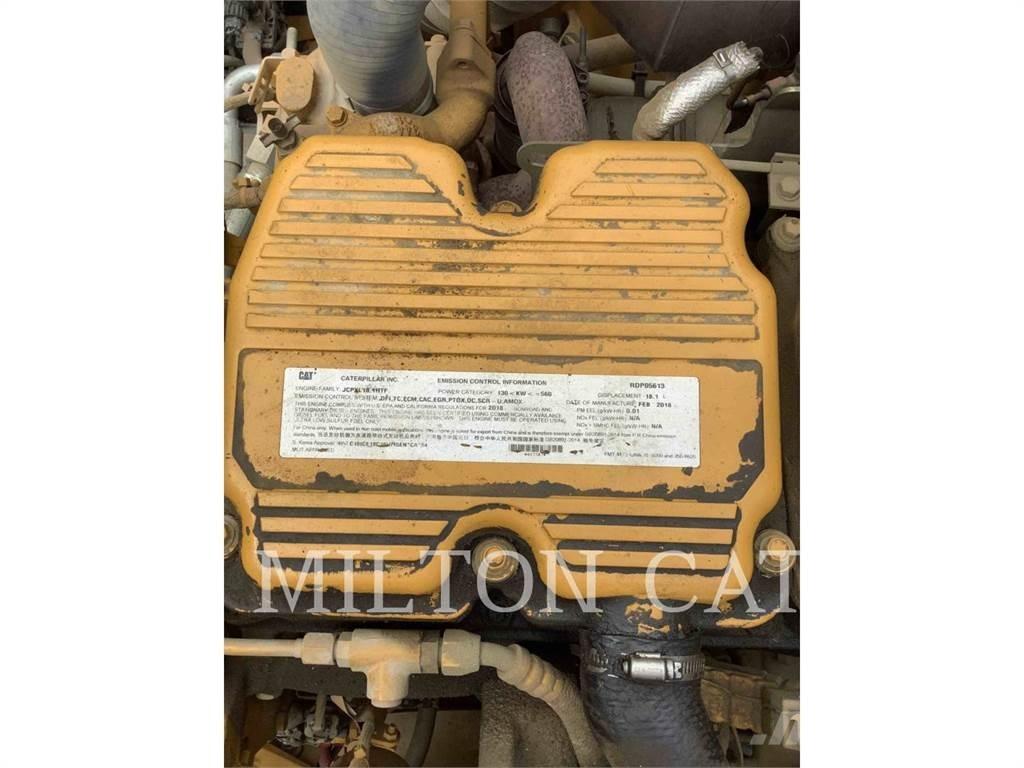 CAT 745 Dumper - Knickgelenk