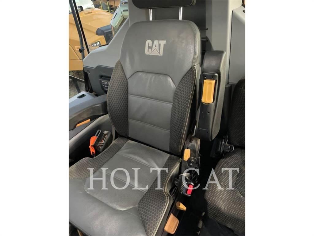 CAT 745 Dumper - Knickgelenk