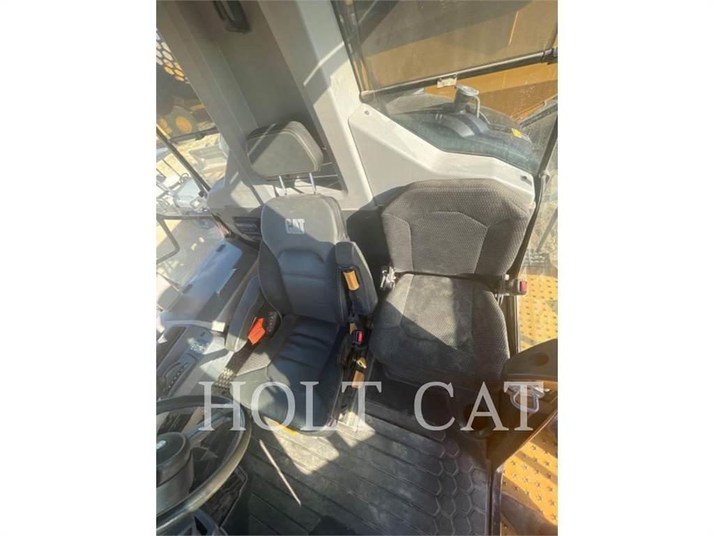 CAT 745 Dumper - Knickgelenk