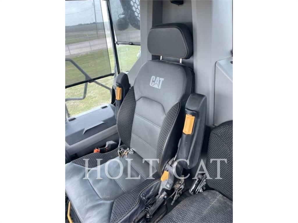 CAT 745 Dumper - Knickgelenk