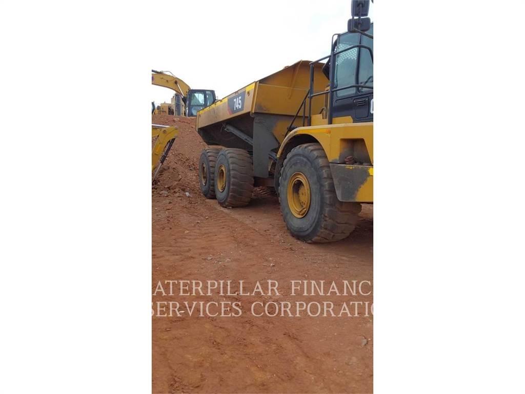 CAT 745 Dumper - Knickgelenk