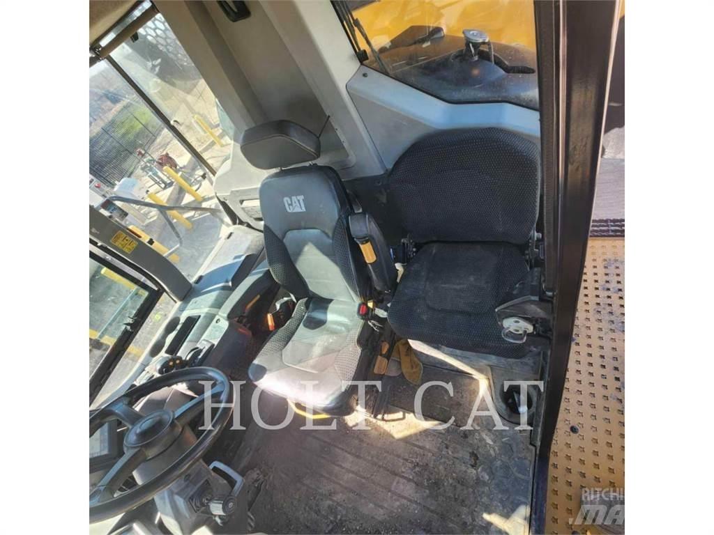 CAT 745 Dumper - Knickgelenk
