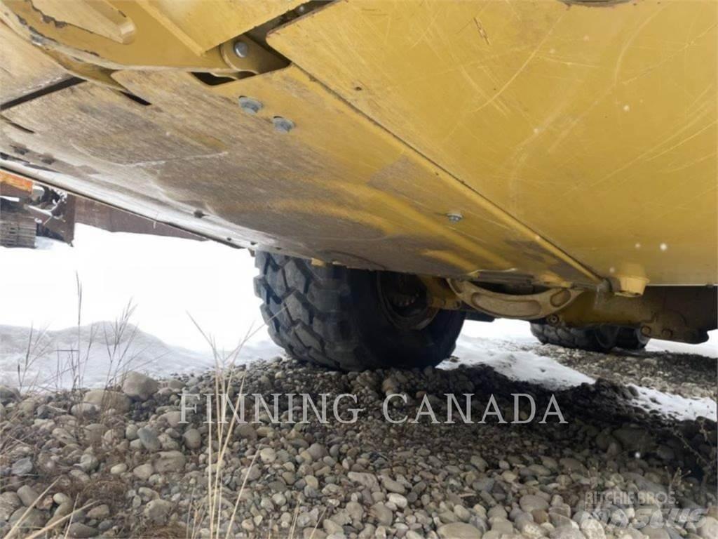 CAT 745 Dumper - Knickgelenk