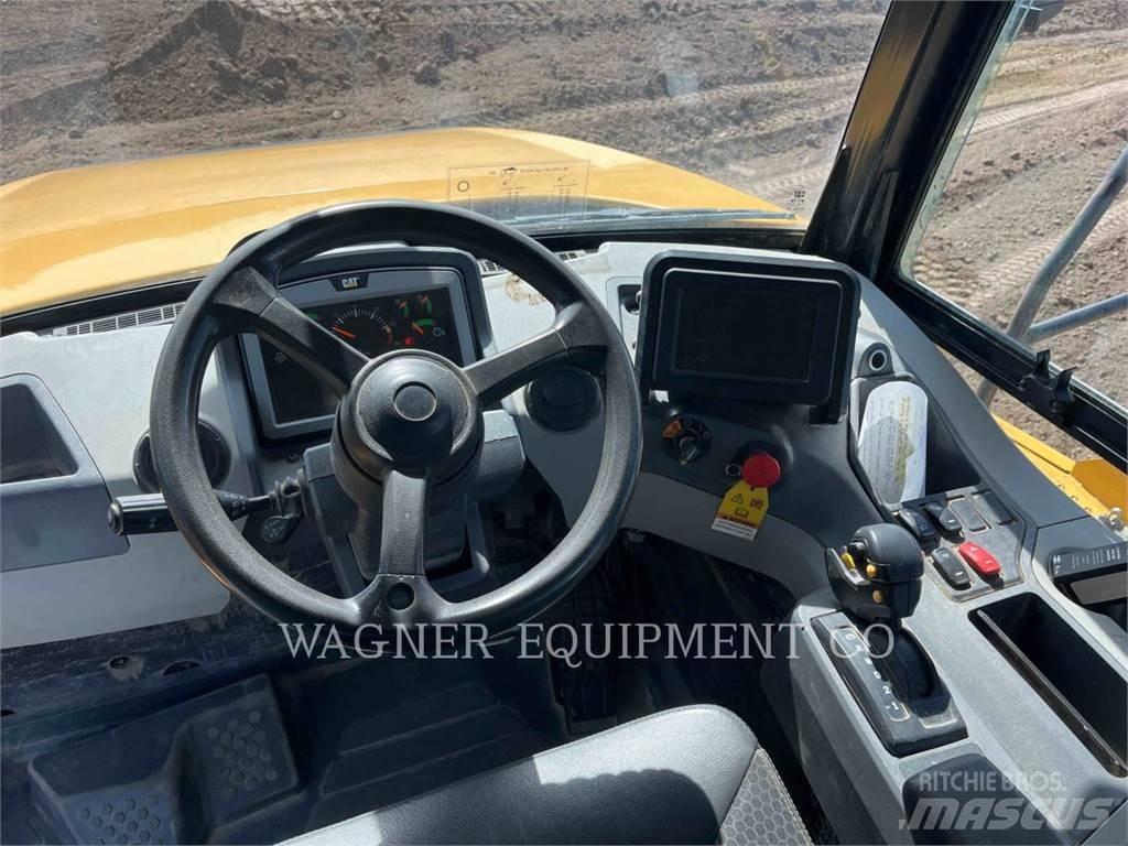 CAT 745 Dumper - Knickgelenk