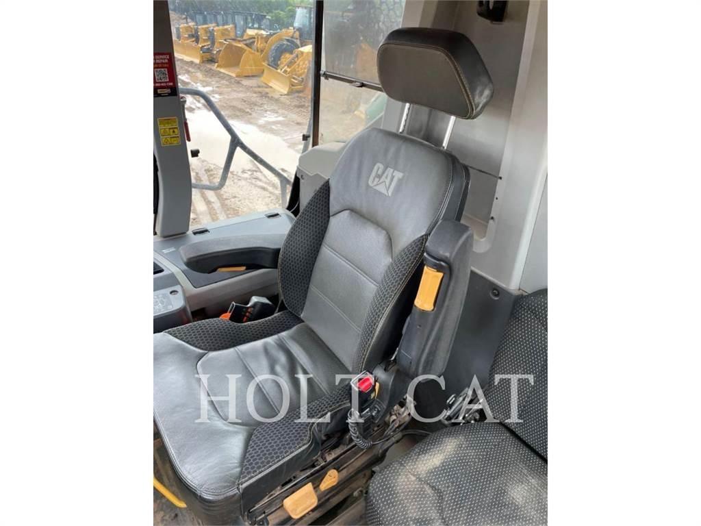 CAT 745 Dumper - Knickgelenk